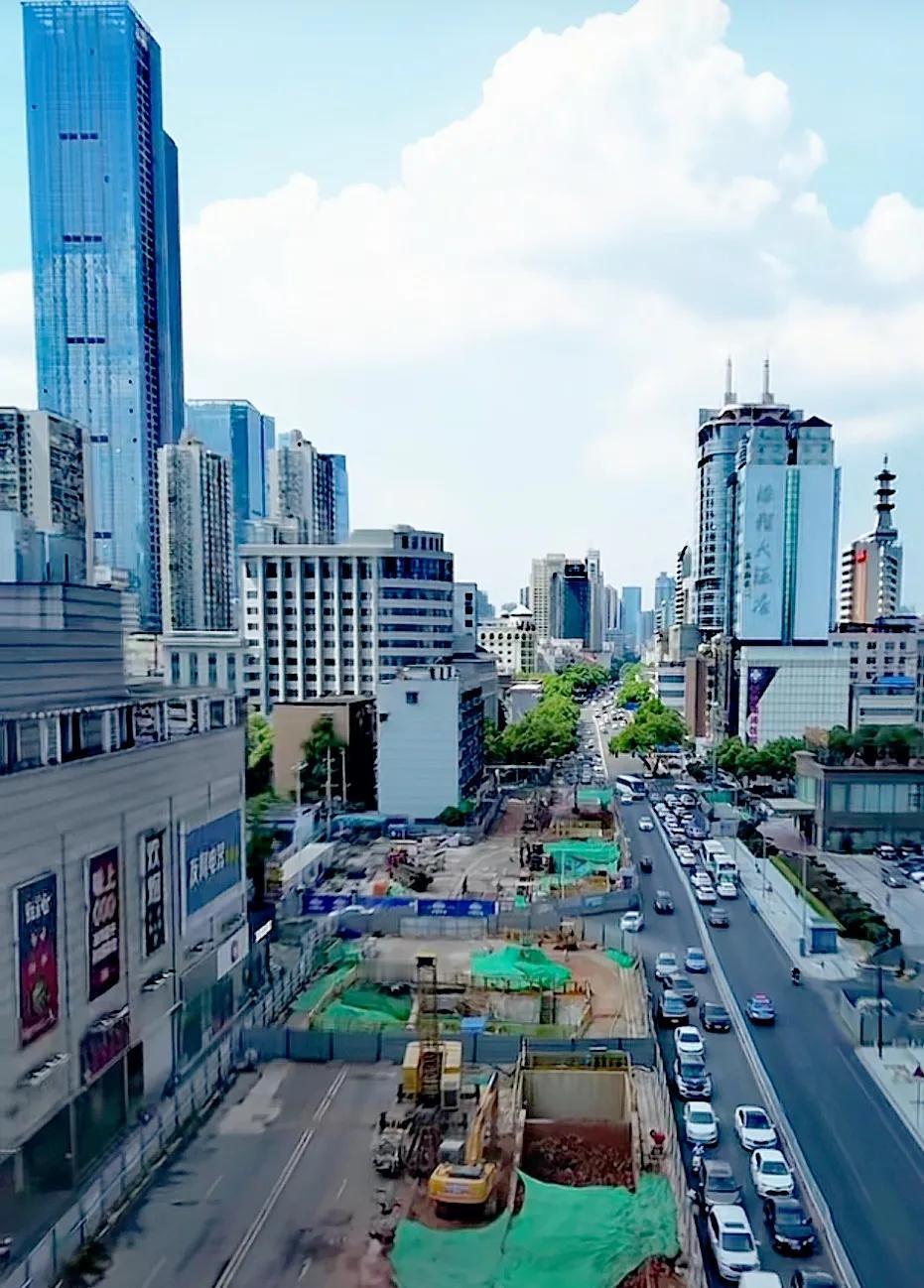 #秋日生活打卡季#长沙这座城市啊！从外观上看还是非常不错，不但有城市大气的气派，
