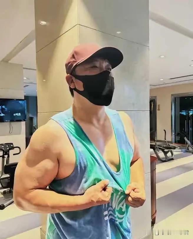 沙溢瘦了，贾冰瘦了，就差沈腾了，娱乐圈的喜剧男星真是也人到中年，不得不让自己颜值