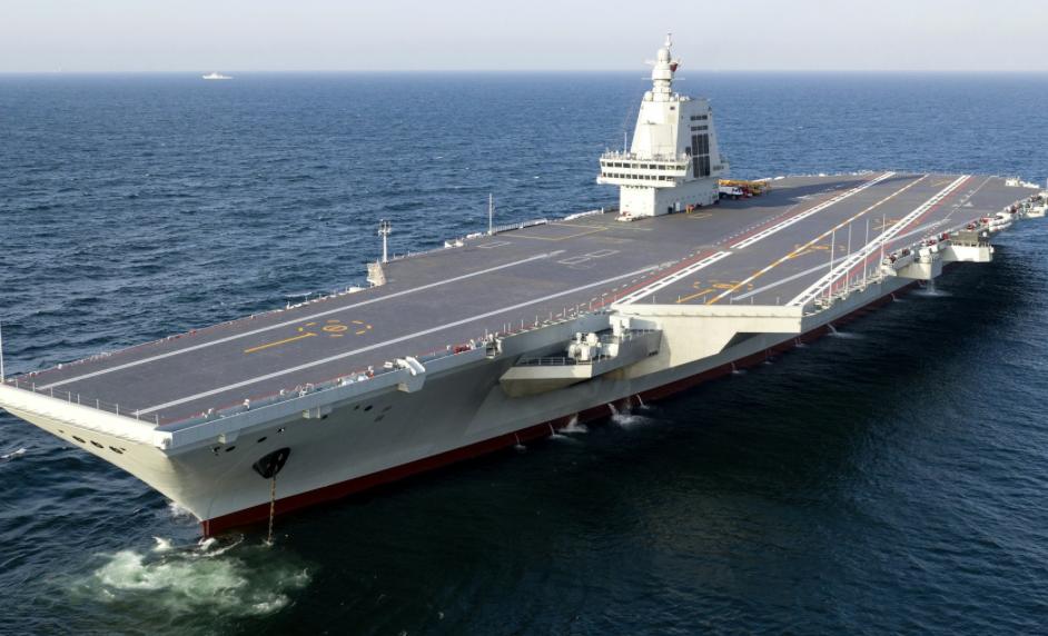 【福建舰入役！台媒：它的一款新型舰载机连美国都没有】

福建舰官宣入列服役，中国