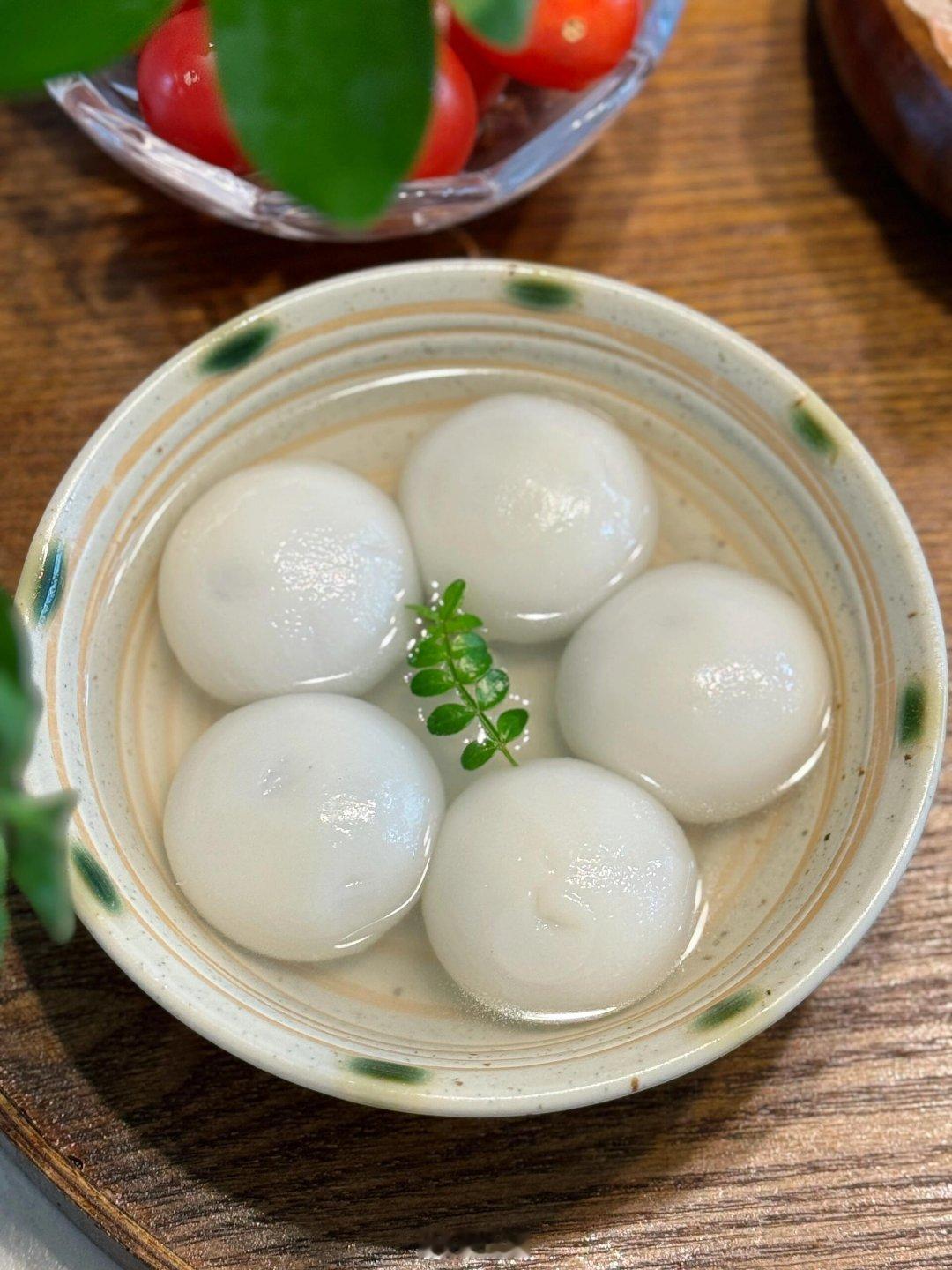 生活滚烫汤圆超甜祝你元宵节快乐，愿你新的一年，钱包鼓鼓，好运爆棚，干啥啥顺。 