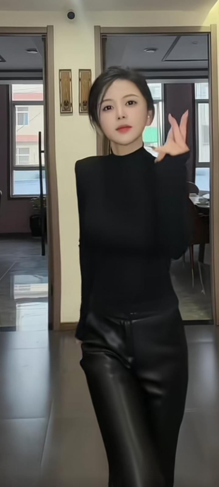 冬日生活打卡季 一起逛超市，一起洗碗，一起窝在沙发上看老电影，平淡的日子因为你闪