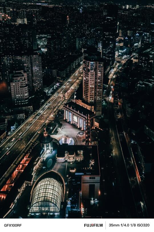 揣着GFX100RF拍拍夜景🌃