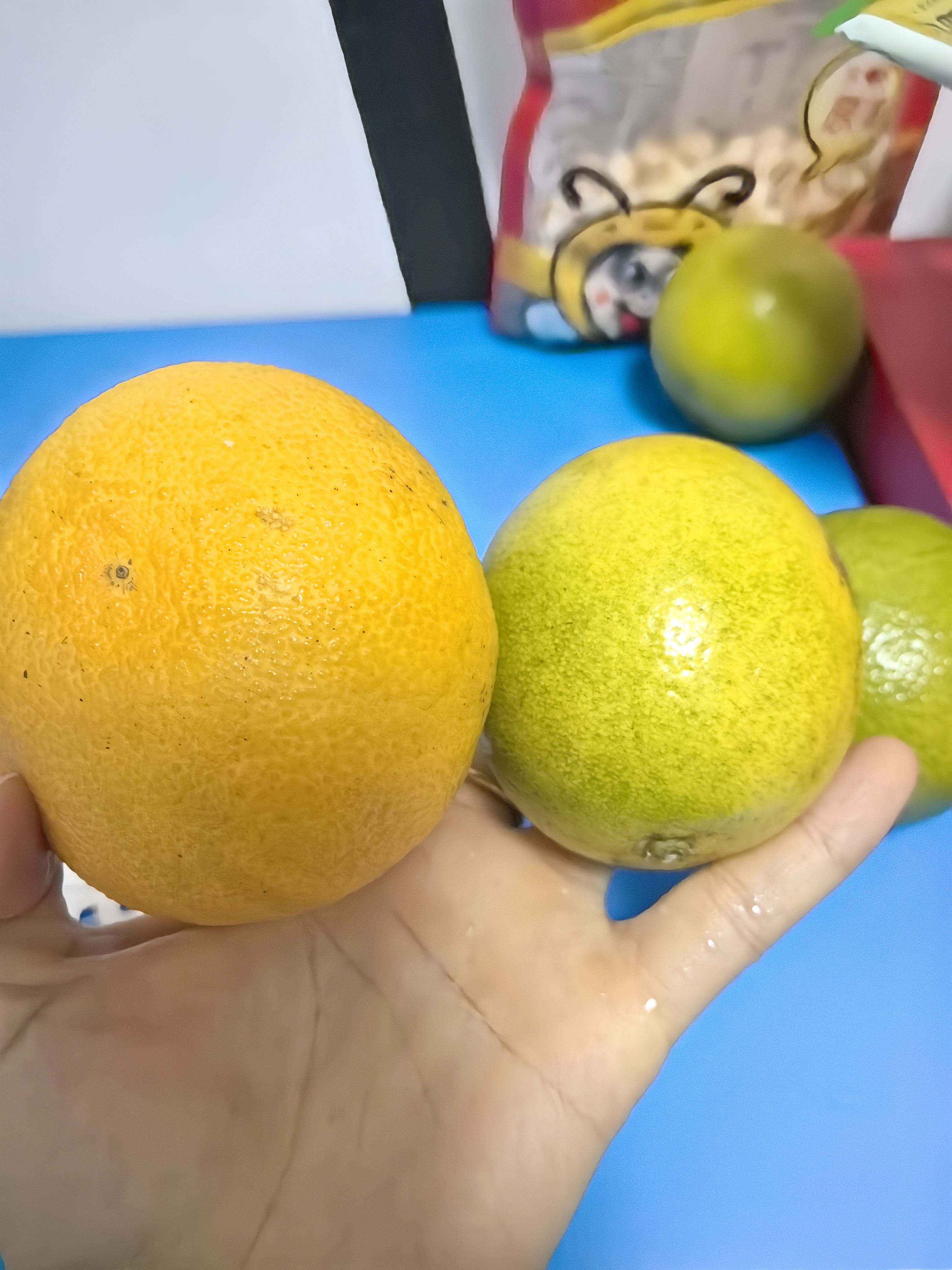 之前有盆友问橙子~这个天的橙子我目前推荐这两种应季的！口感巅峰期~左边是新品种爱