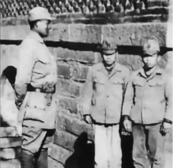 1938年，桂军师长凌压西俘虏了两名日军。

1938年8月的黄梅县，苦竹口的硝