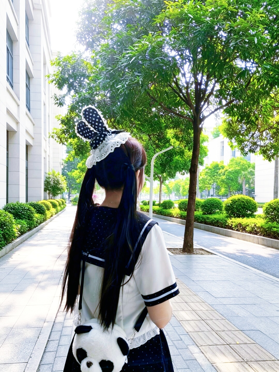 还好我是对世界好奇的小女孩 是走在路上都能哼起歌的人 是幸福感知力特别强的人 是