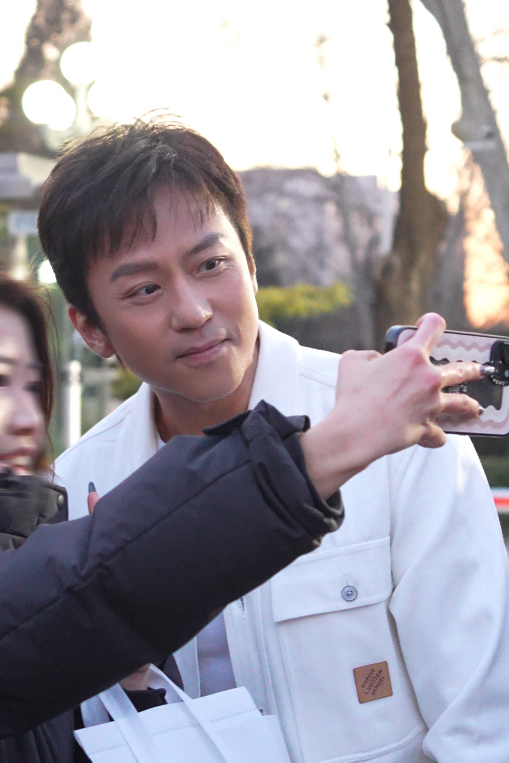 邓超的饭从上班撒到下班 真诚又温柔，全程尊重又暖心，这样的超哥真的太圈粉！隔着屏