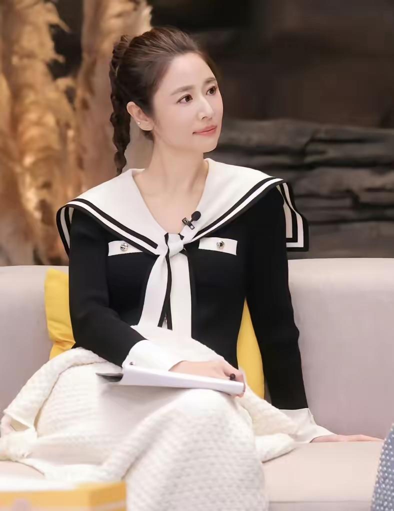 48岁的林心如美成冻龄范本！
 
谁能信紫薇格格已经48岁了？《再见爱人》观察室