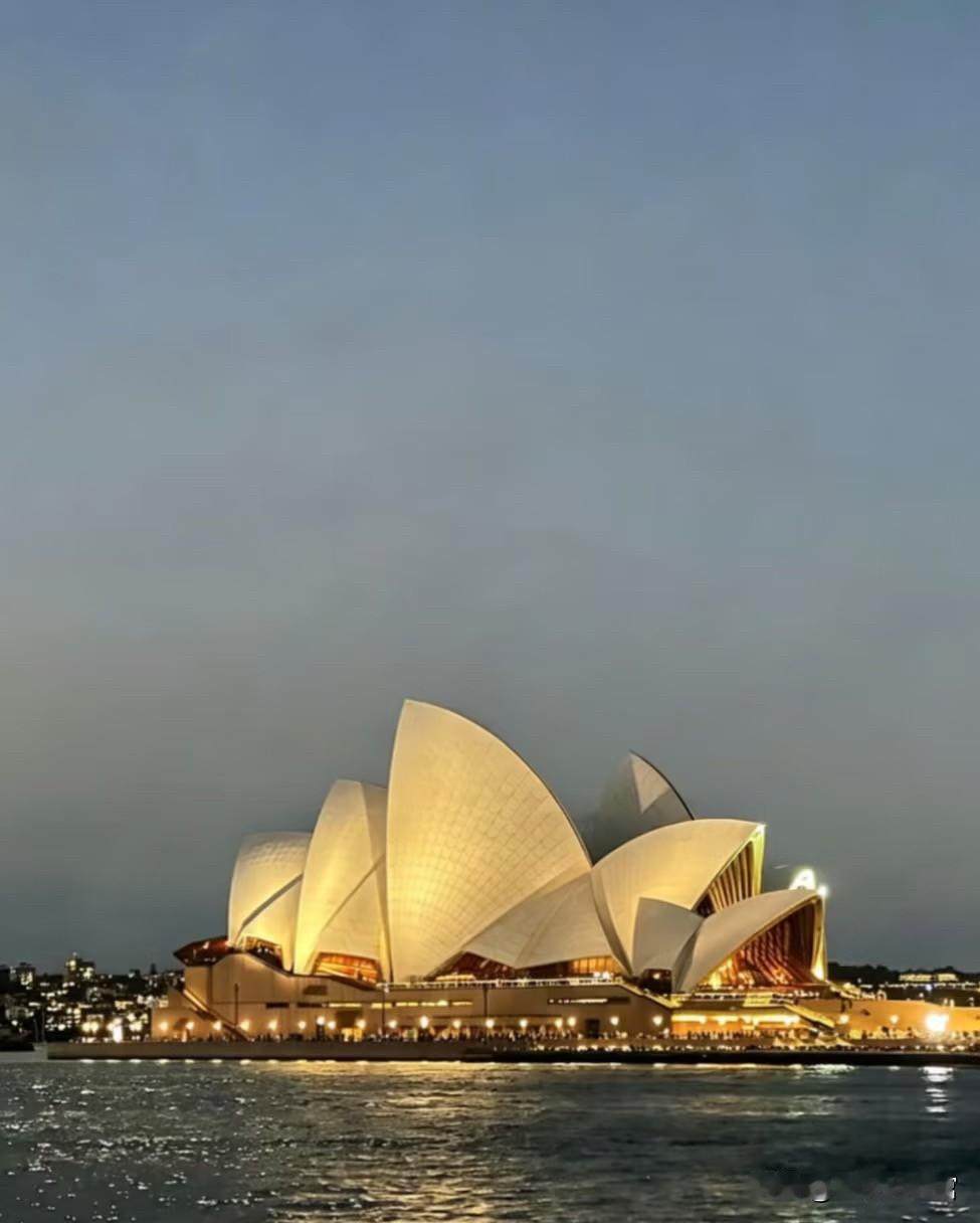 有位去过十几个国家的旅游达人，分享了自己的真实感触，她说：国外很多别墅，压根不装