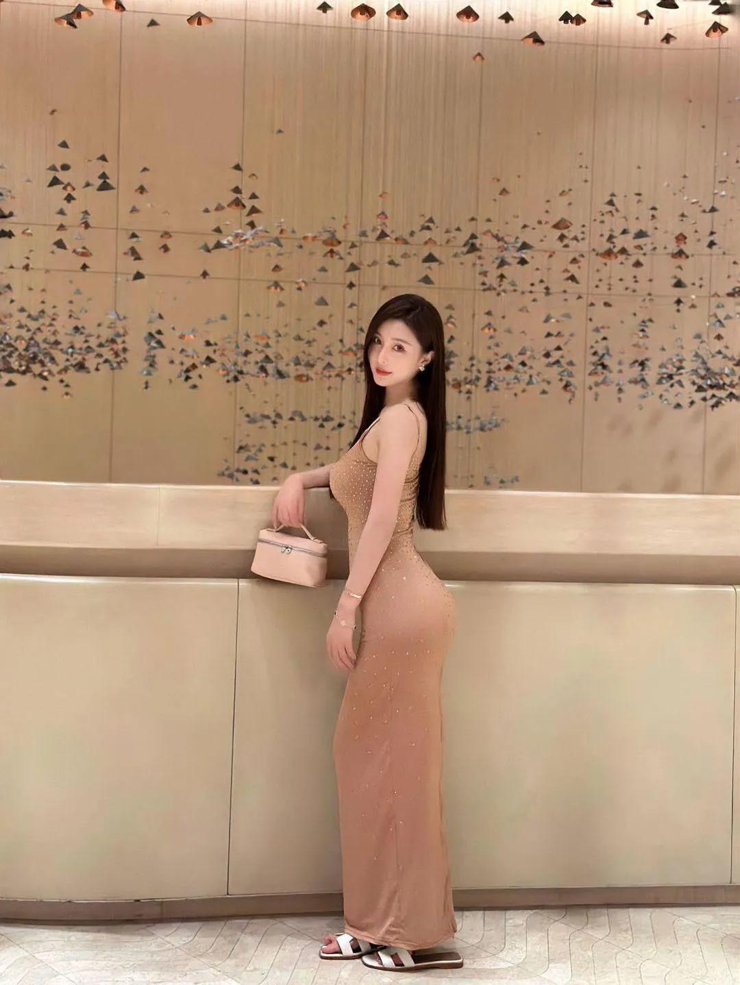 素影立于暖灯下
#红颜美女风彩# #欣赏佳人佳作# #织女 美佳人# #暧媚飞舞