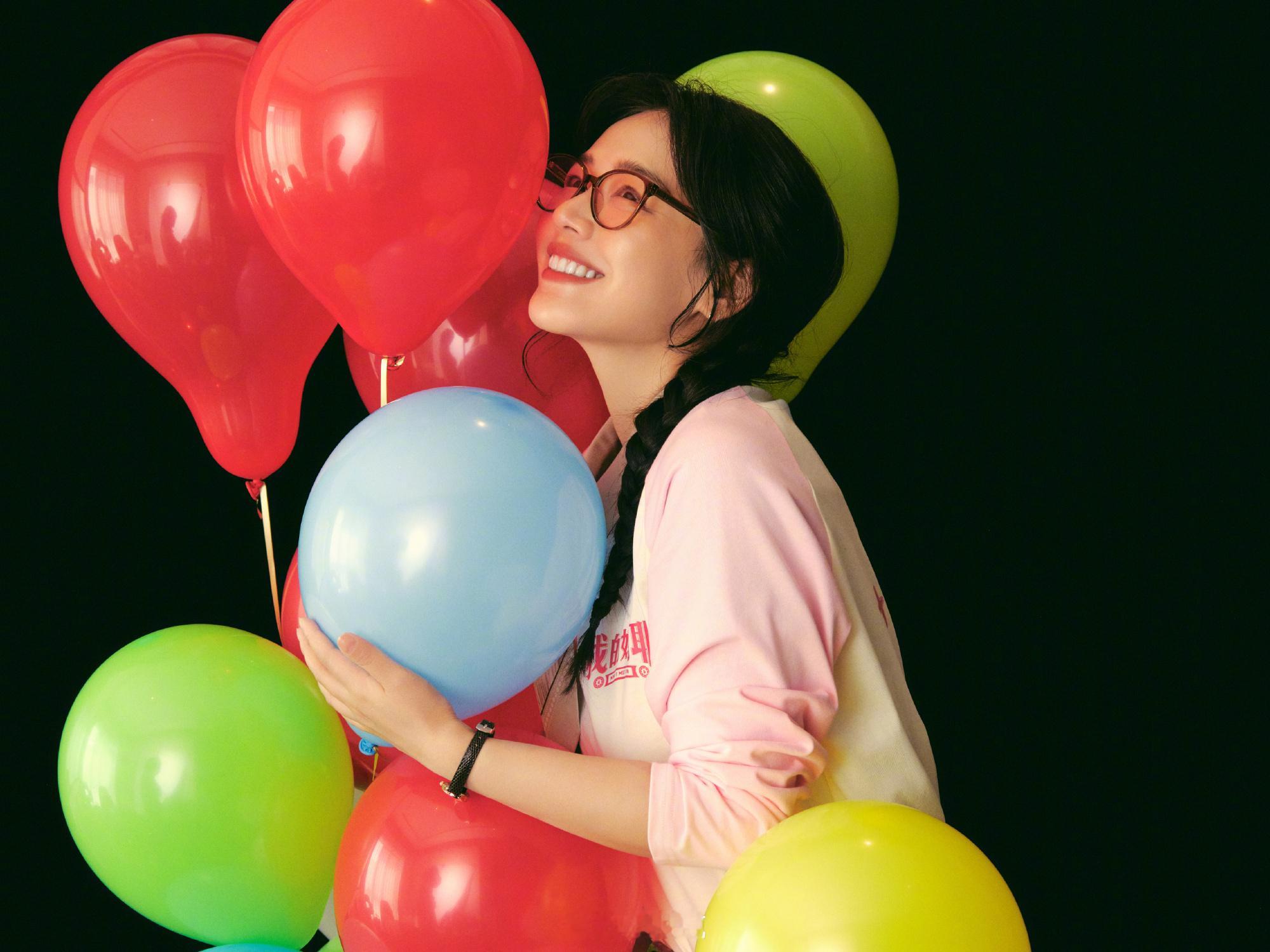 马思纯站在那里就是一部电影马思纯与生俱来的电影感 不愧是早期书模，气质真的很好 