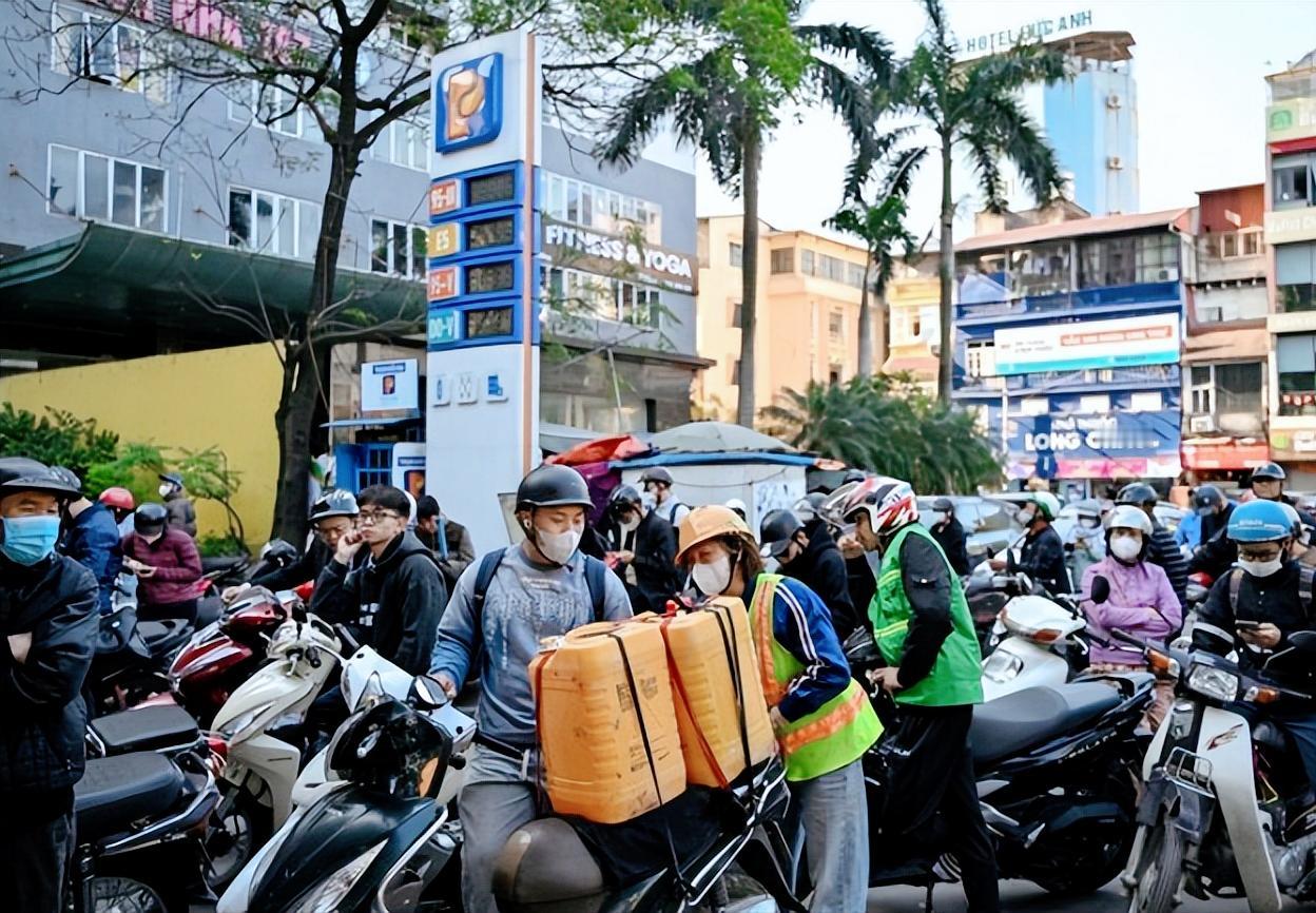这个国家很着急，眼看霍尔木兹海峡说停就停，原油通行量直接跌到近乎零，这波操作创下
