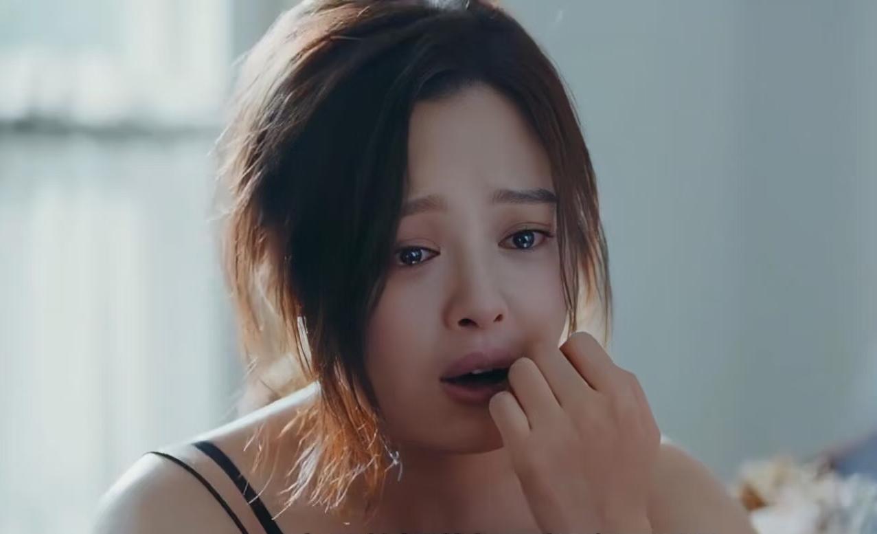 辛芷蕾怕是憋了一肚子火，

自己三四年接不到戏也就算了，

但更让她想不通的是，