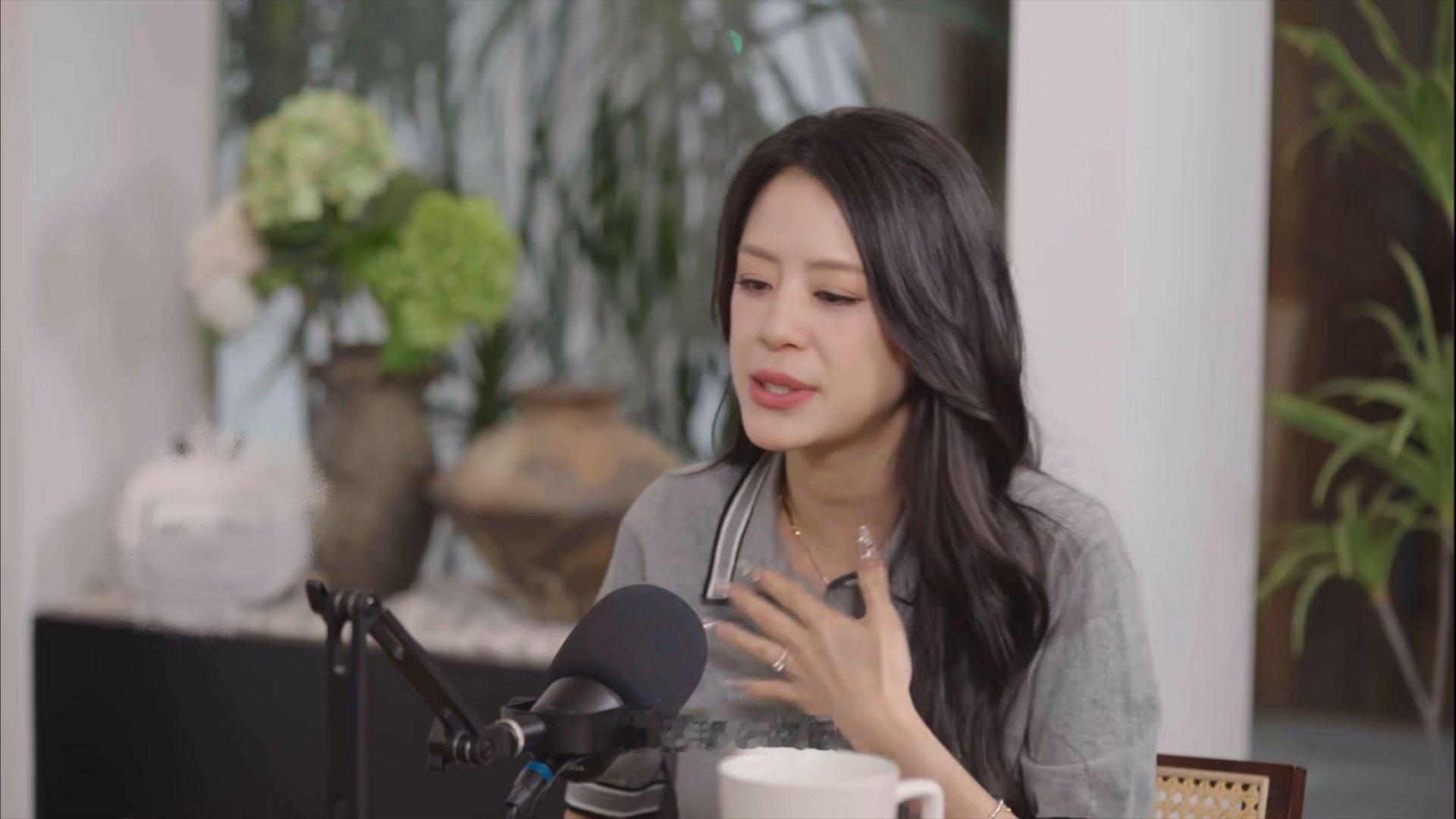 江语晨说离婚是个很好的决定 江语晨谈及过往坦然自若，坦言离婚是遵从内心的选择，面