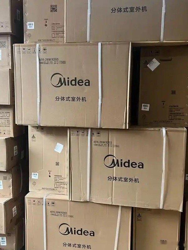 以前总觉得法国人硬扛高温是“环保信仰”，直到看到新闻里说殡仪馆都爆满了，才意识到