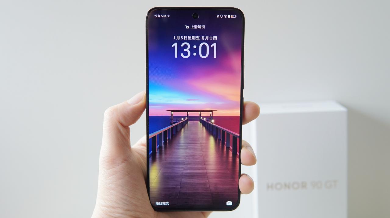 知名博主多品牌手机机型测试，这款系统保活数量高得令人惊讶

我在荣耀90 GT更