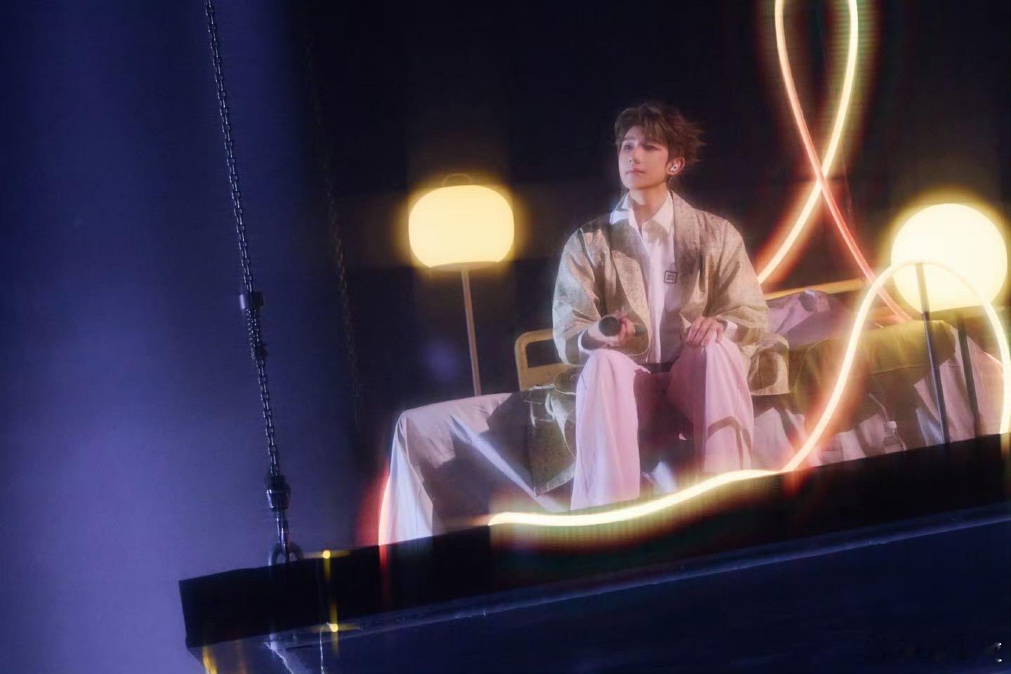 王源如果你是蜘蛛侠的话 王源的幽默从不让人失望！面对“床进客厅”的搞笑场面，他一