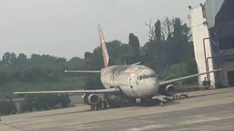 印度突然爆出一个离谱大瓜，印度航空居然把一架波音大飞机给忘在机场13年，直到加尔