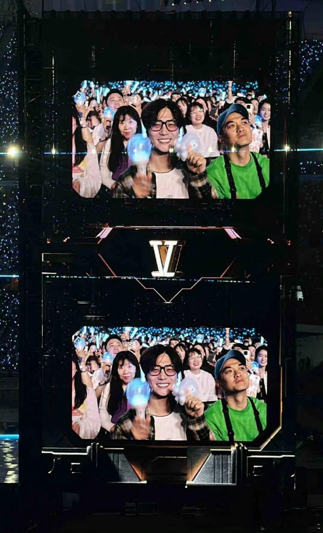 陆虎去张杰演唱会了陆虎去张杰演唱会陆虎去张杰演唱会了天呐！大屏上的虎子可爱了！！