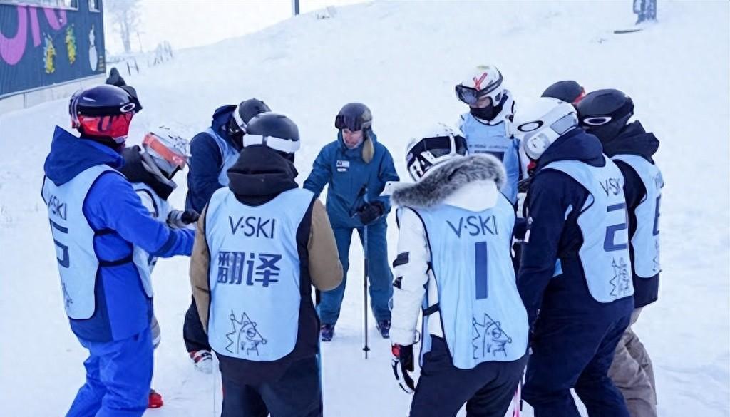 这个冬天，那些曾经扎堆瑞士阿尔卑斯山和日本北海道的外国游客，突然把目的地换成了中