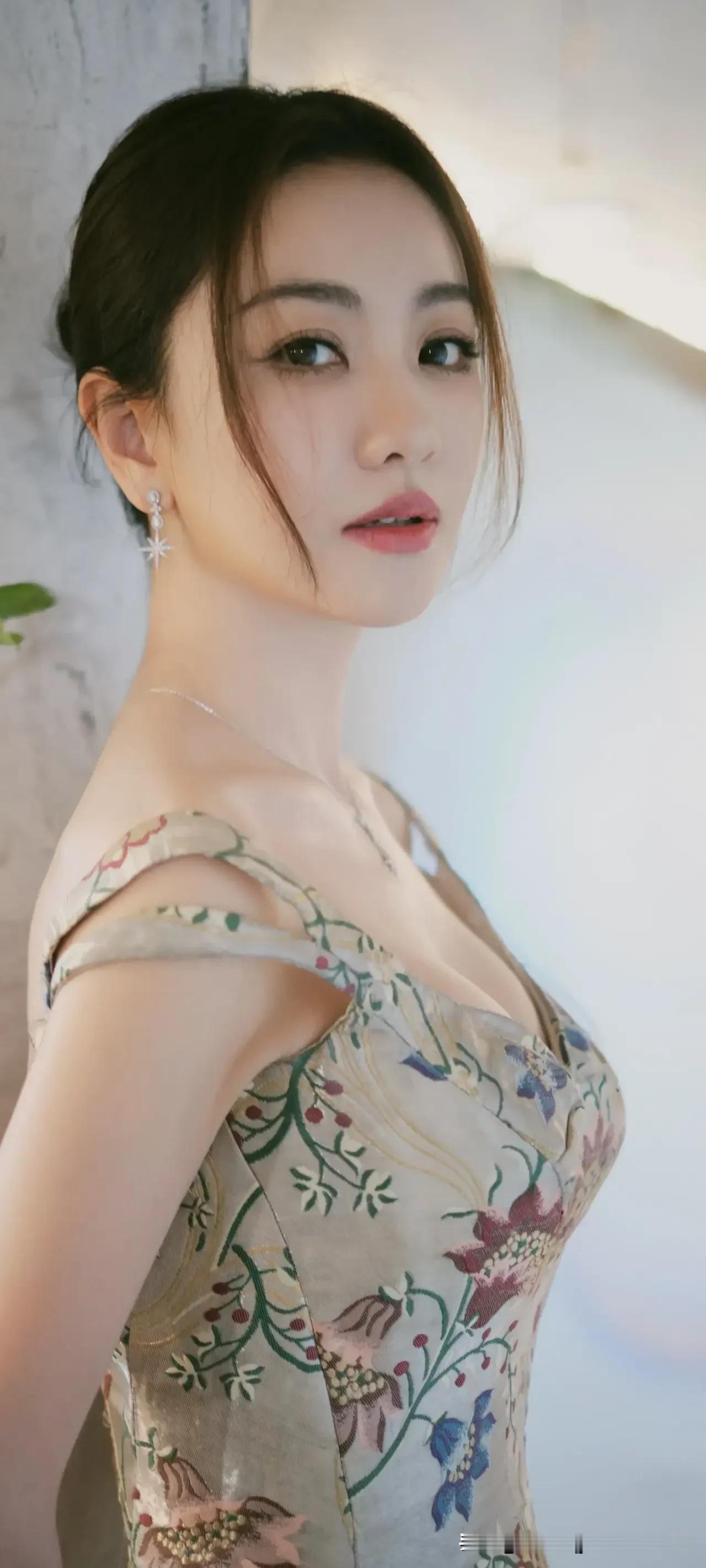 杨蓉周也气质好