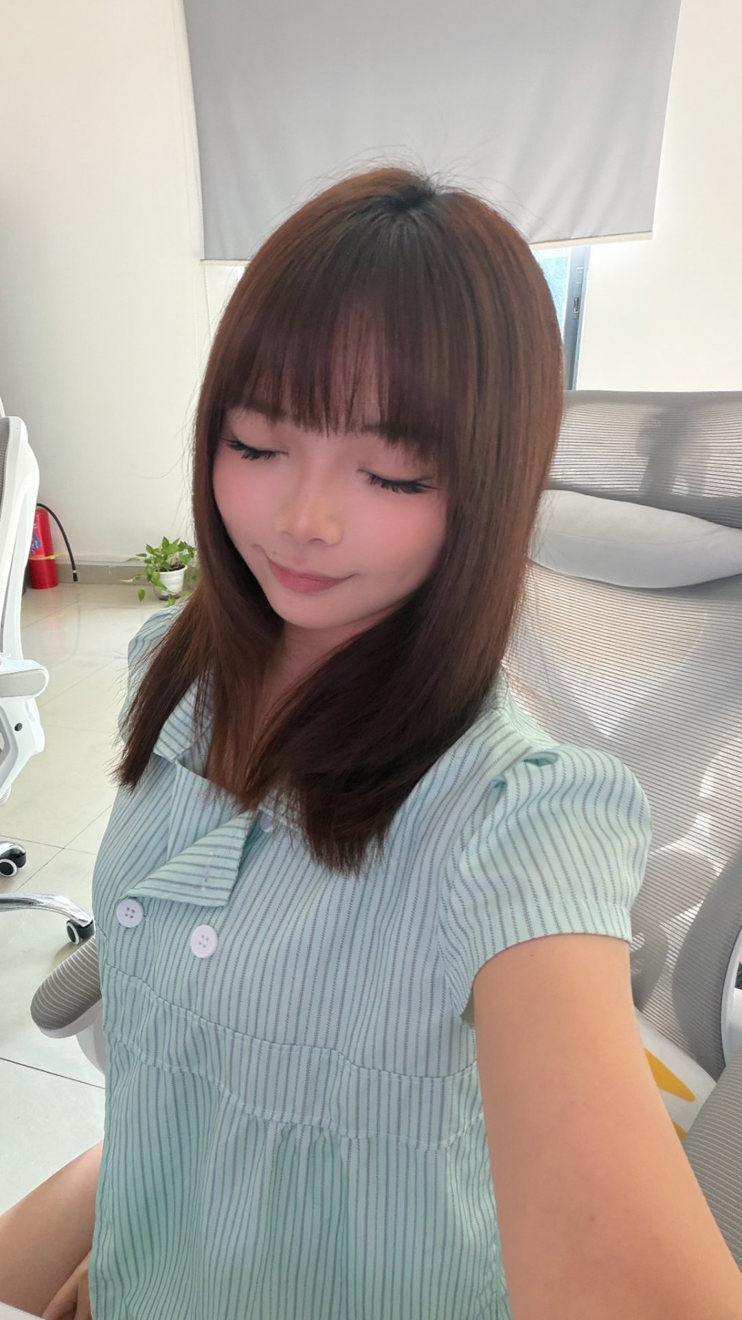 生活手记 第一次贴这么浓密的睫毛，感觉像两个扑棱蛾子在眼睛上[捂嘴哭][捂嘴哭]