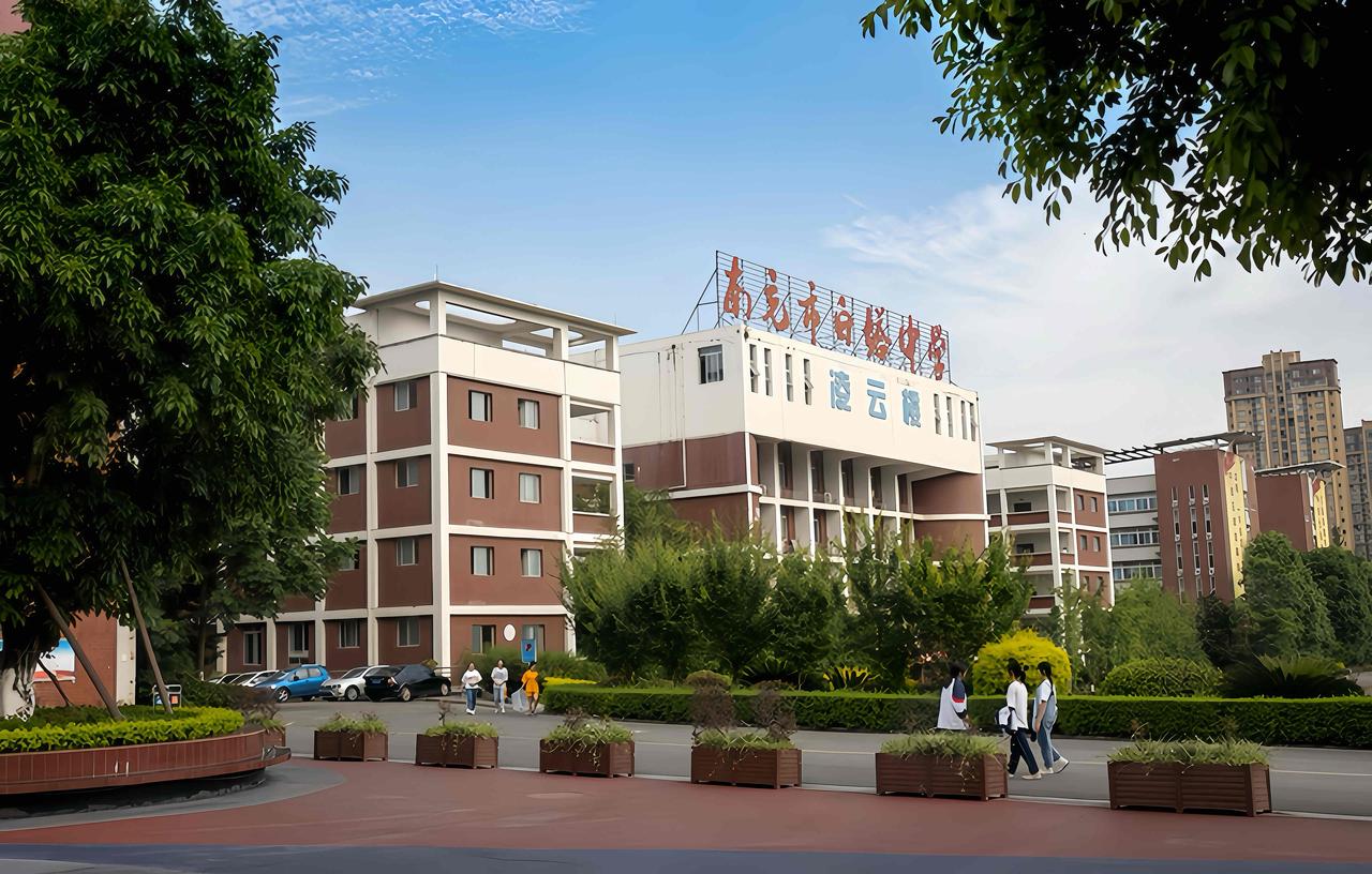 ［白塔中学高2023级13班多名学子圆梦全国知名高校］

近日，2026年普通高