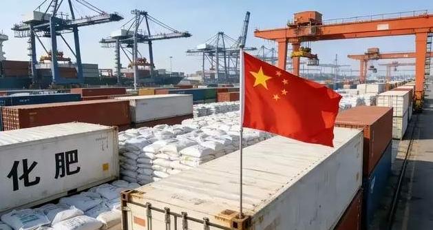 致命连锁反应，中东冲突炸断印度化肥供应链，14亿人饭碗告急

大家好，我是小派。