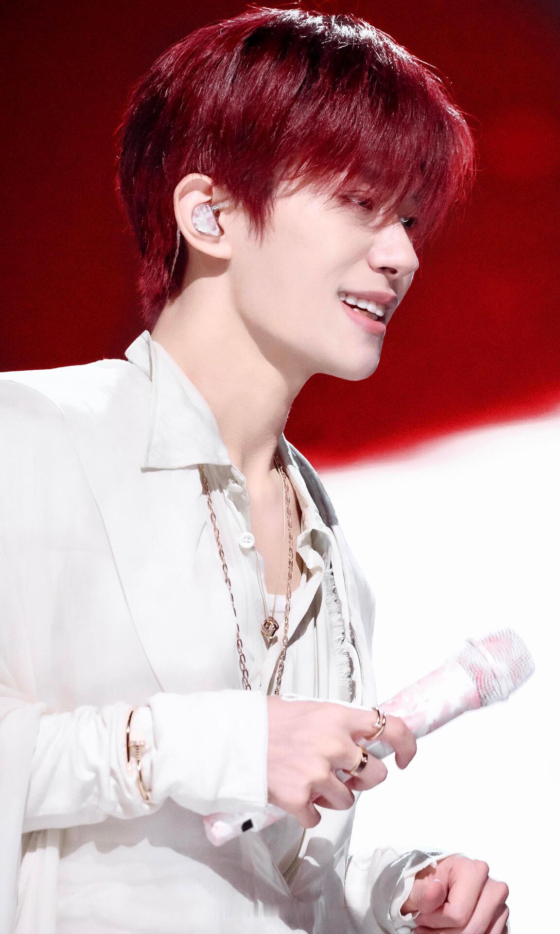 易烊千玺红发限定返场🔴易烊千玺红发太好了是易烊千玺红发限定再返场啊啊啊！💧舞