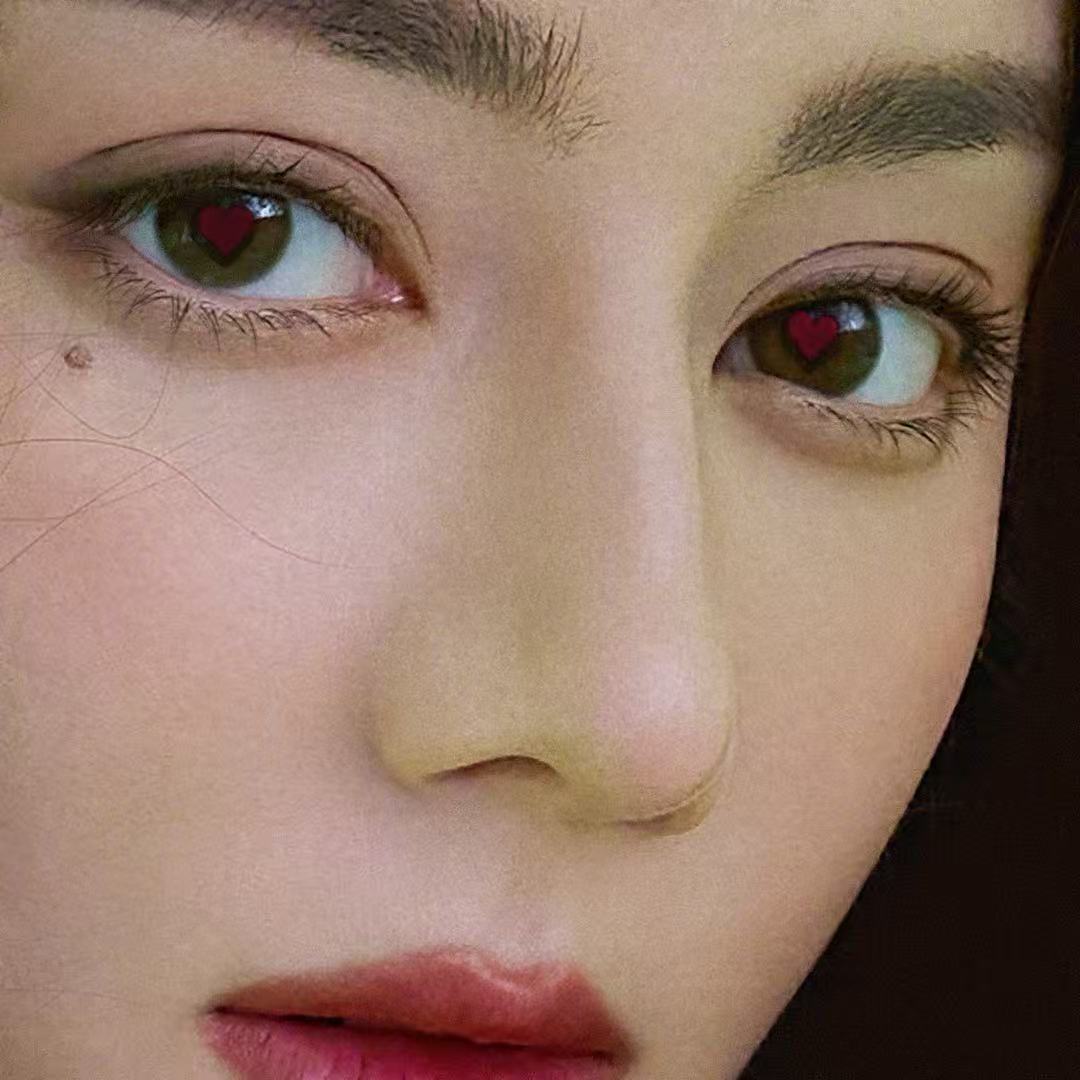 迪丽热巴瞳孔是爱心迪丽热巴的爱心瞳孔哇唔！！！迪丽热巴的瞳孔是个小爱心啊！！！ 