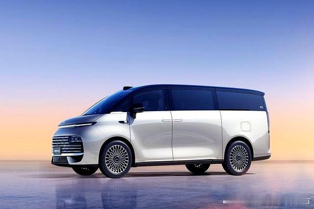 银河V900，超长续航，无忧远行！智能科技，让旅途更安心。 新能源 绿色出行吉利