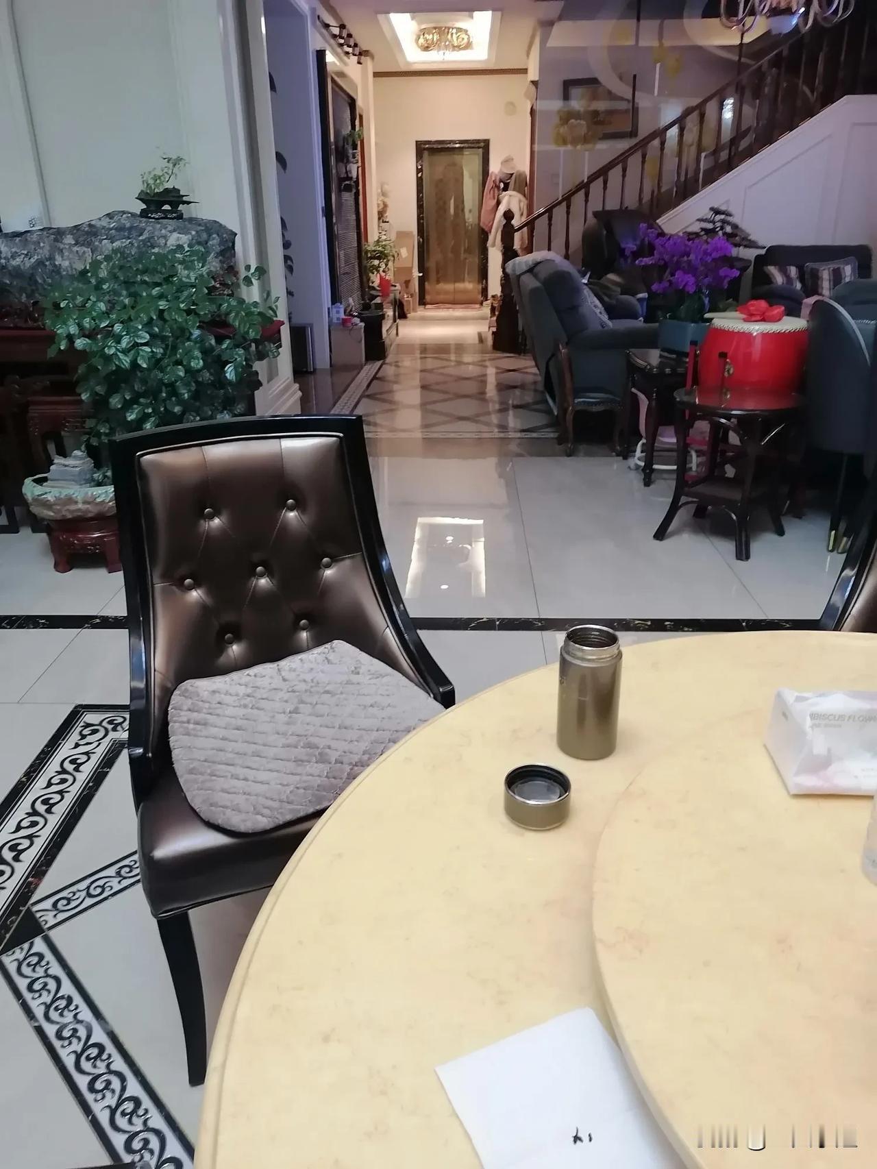 回家的意义就是吃家里的饭菜，这几天又可以不用说普通话，和爸妈聊聊孩子和他们的女婿