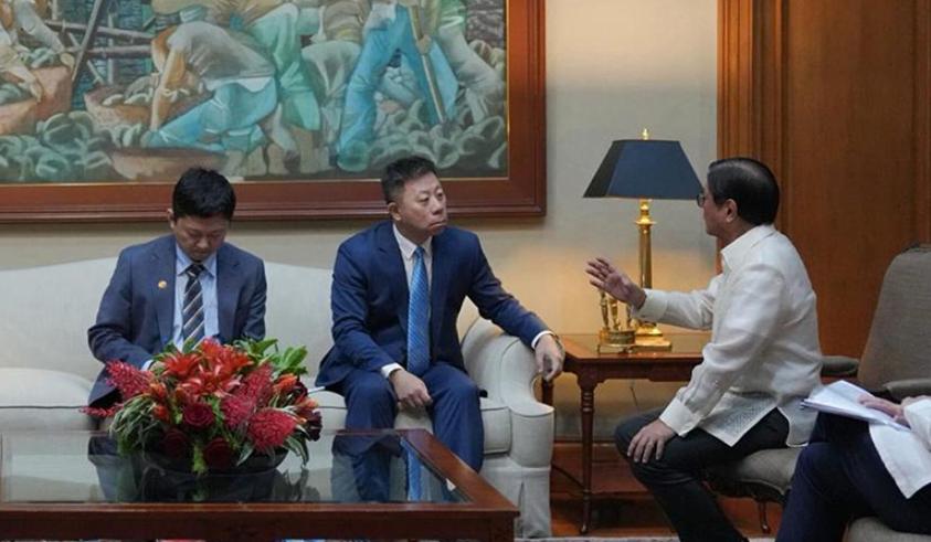 事情闹大知道怕了！马科斯紧急会见中国大使，好话说尽

据菲律宾方面透露，本周二，