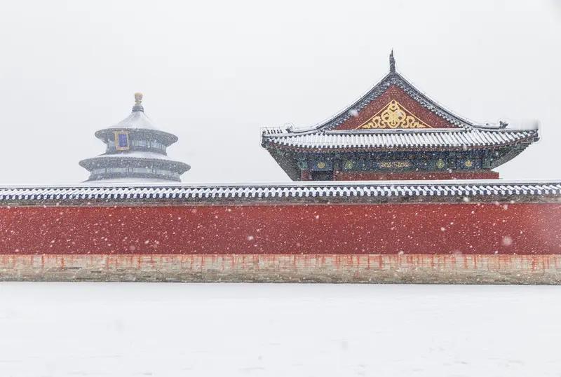 早上起来天天上飘着零星的雪花。是手机记录不下来的。
    不冷一点都不冷
  