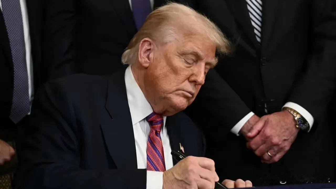 特朗普的“极限施压”不过是一场政治秀？中国反制能让美国经济瘫痪！  
  特朗普