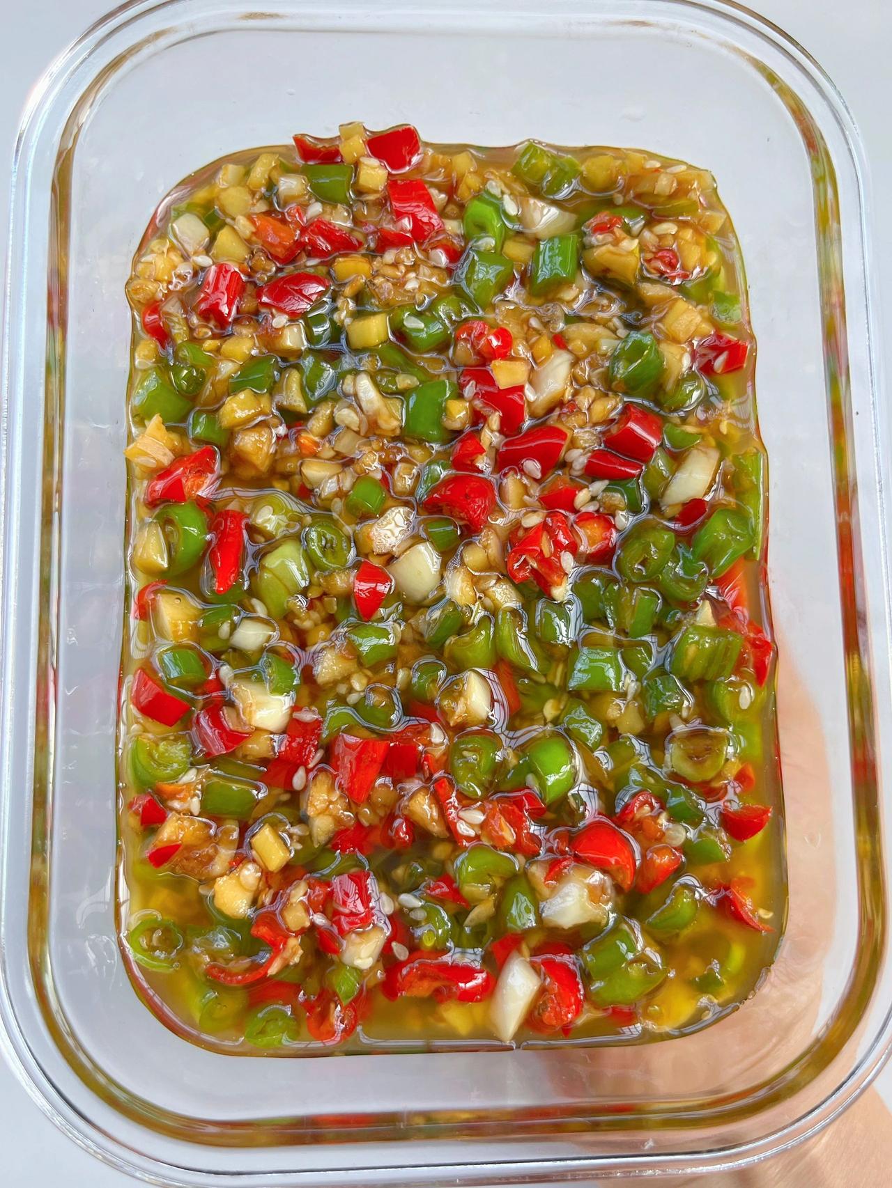 我妈做了20年的辣椒酱配方，真的太绝了～
这个辣椒酱的配方真的可以封神了！香辣过