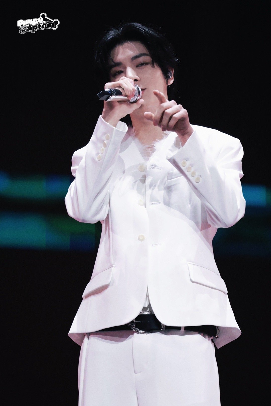 沈载伦  251225SBS圣诞歌谣大战白色西服的伦小狗简直是王子殿下🥹🥹?