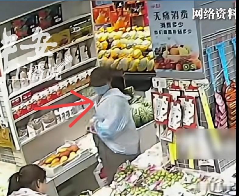 戴帽子、戴口罩，全副武装把自己捂的严严实实，结果是为去水果店盗取水果！

6月2