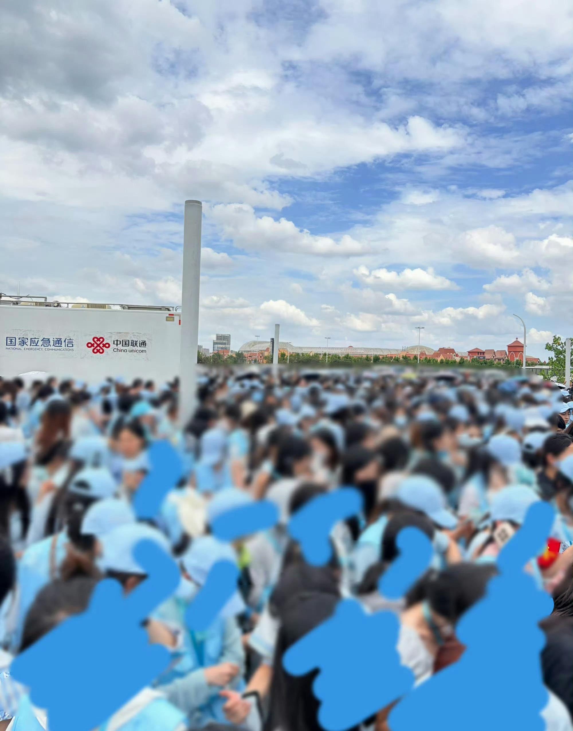 王橹杰线下碧海我们之前所做的一切努力都得到了回报全部都是毛毛，宝宝们接下来跟紧大