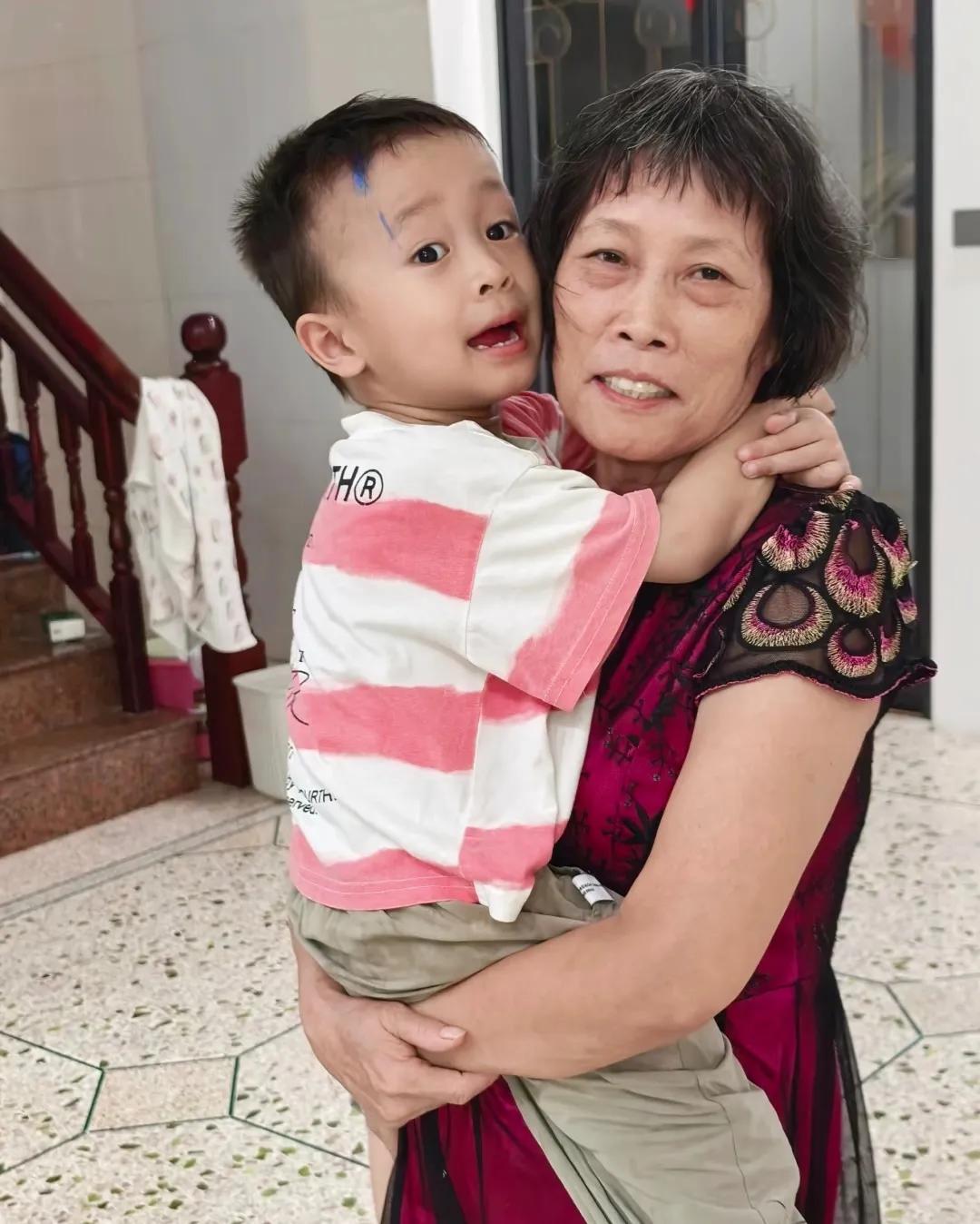 明天就可以永久的滚回老家了，在儿子家呆了三四年了，孙子开学就是六年级了，基本上能