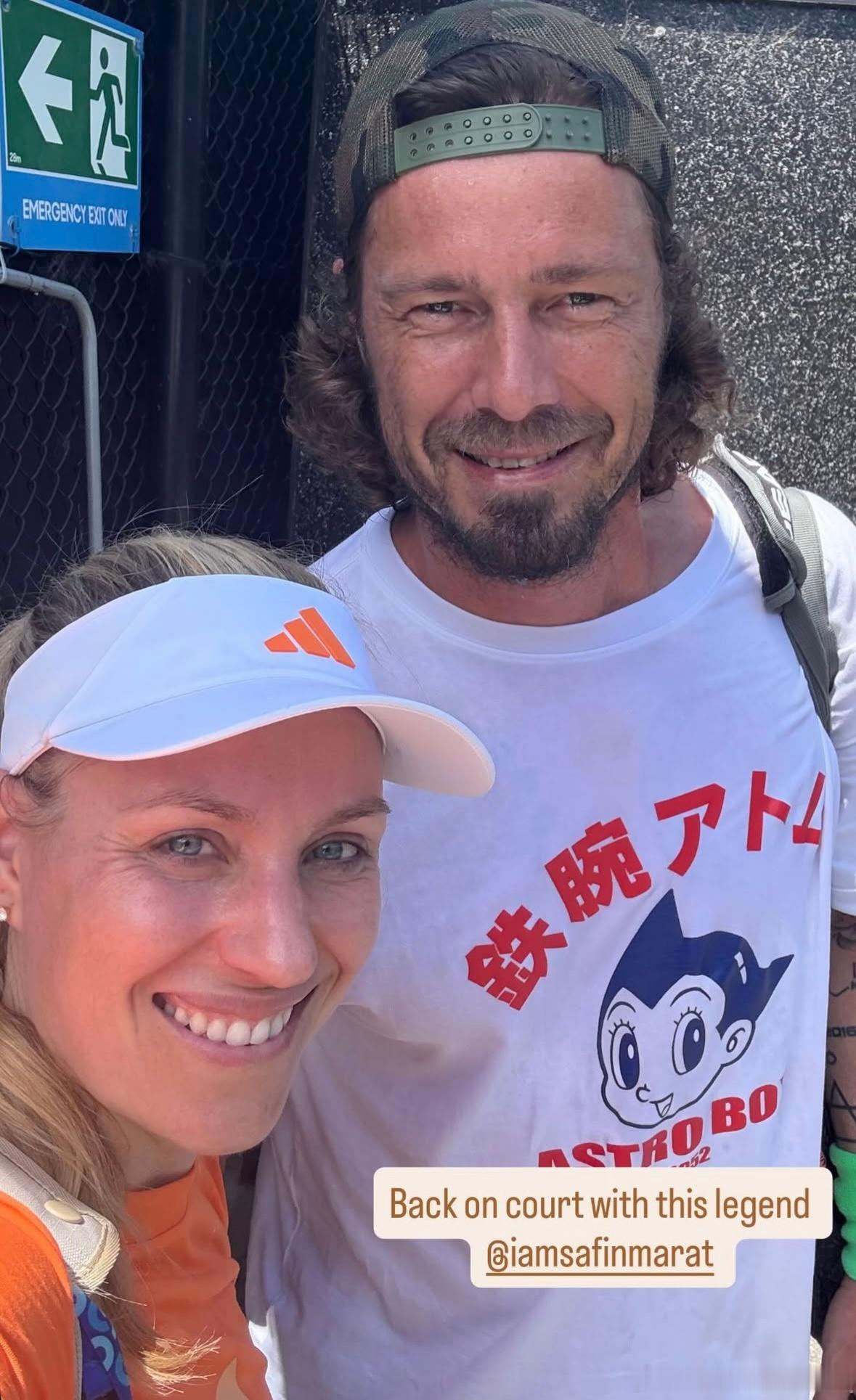 澳网2026 科贝尔🤝萨芬Angie很高兴能和这位传奇合影两位澳网单打冠军🏆