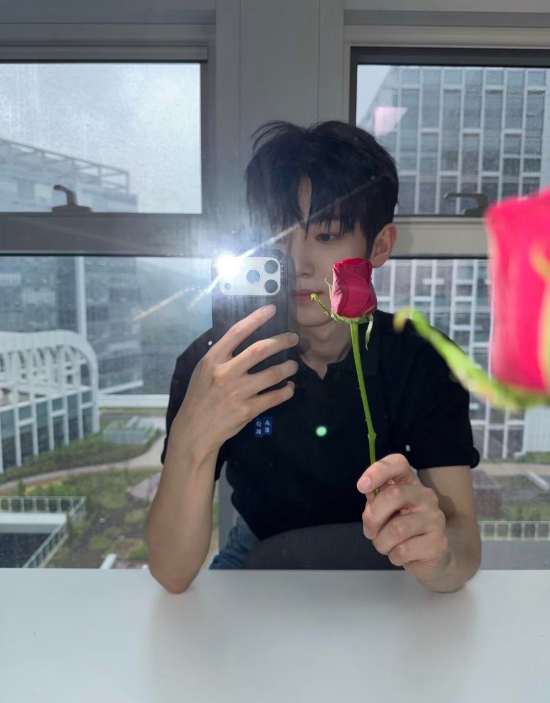 视频里没有玫瑰这一帧，是特意选出来上传当的封面 ​​​