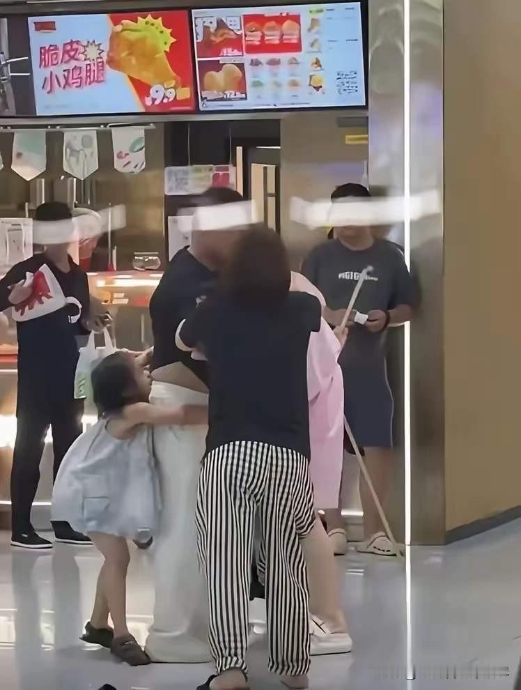 真是替苏州盒马超市被打女人感到悲哀，自己明知道对方有老婆和女儿，可还要跟着男人一