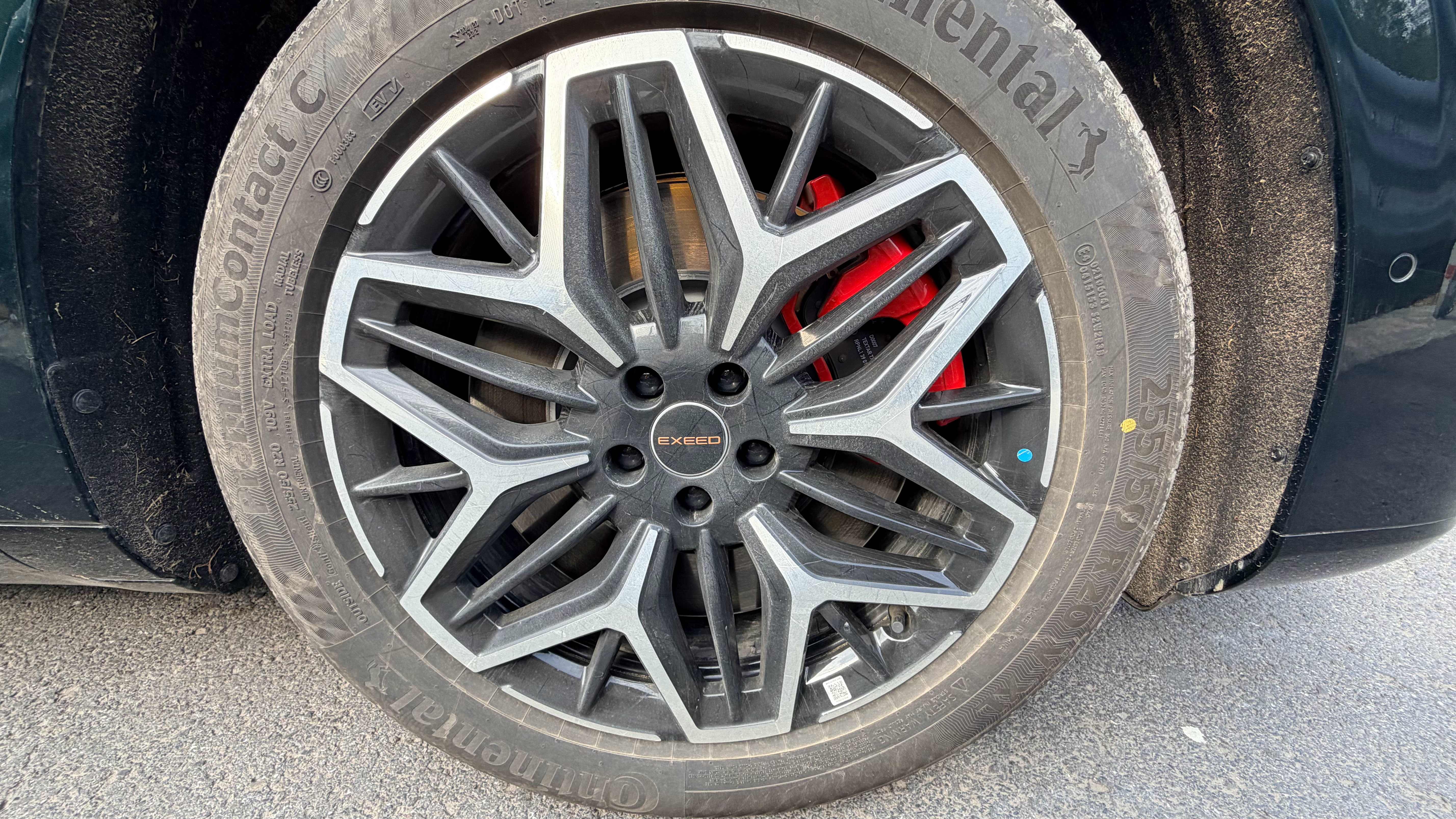 EMB 线控制动，技术很先进，但是调校还需要点经验。 