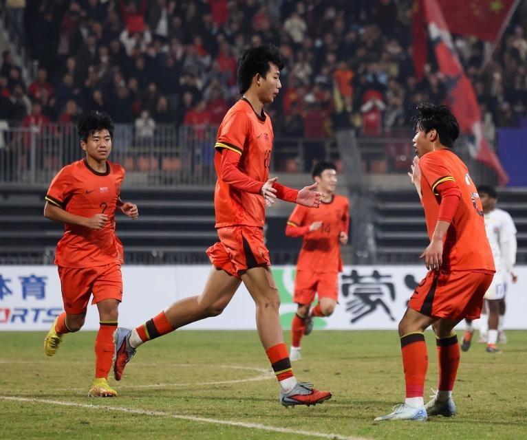 u17男足真的太强了！中国男足距离世界杯冠军不远了！我们看到今天u17又是一场狂