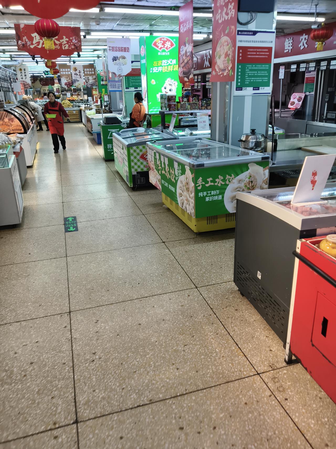 记录我的2026其实一下雨超市也挺冷冷清清的。今年的雨雪天气时间太长了，温度一直