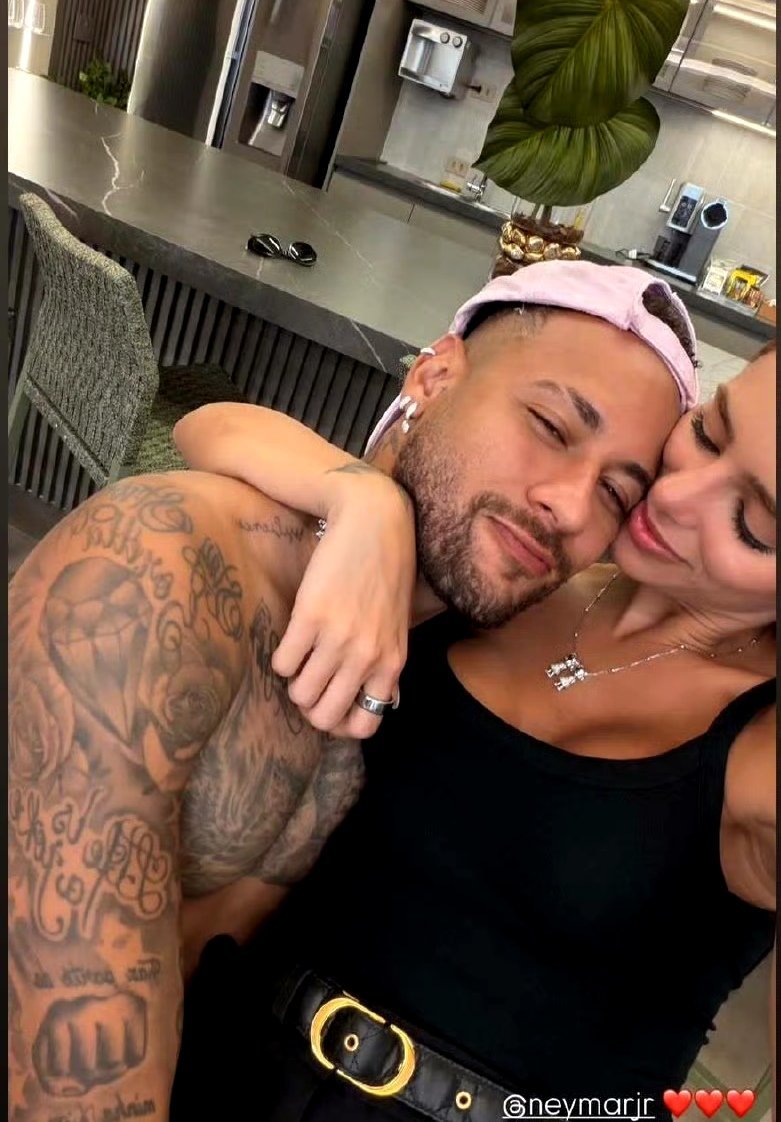 内马尔 恩爱夫妻