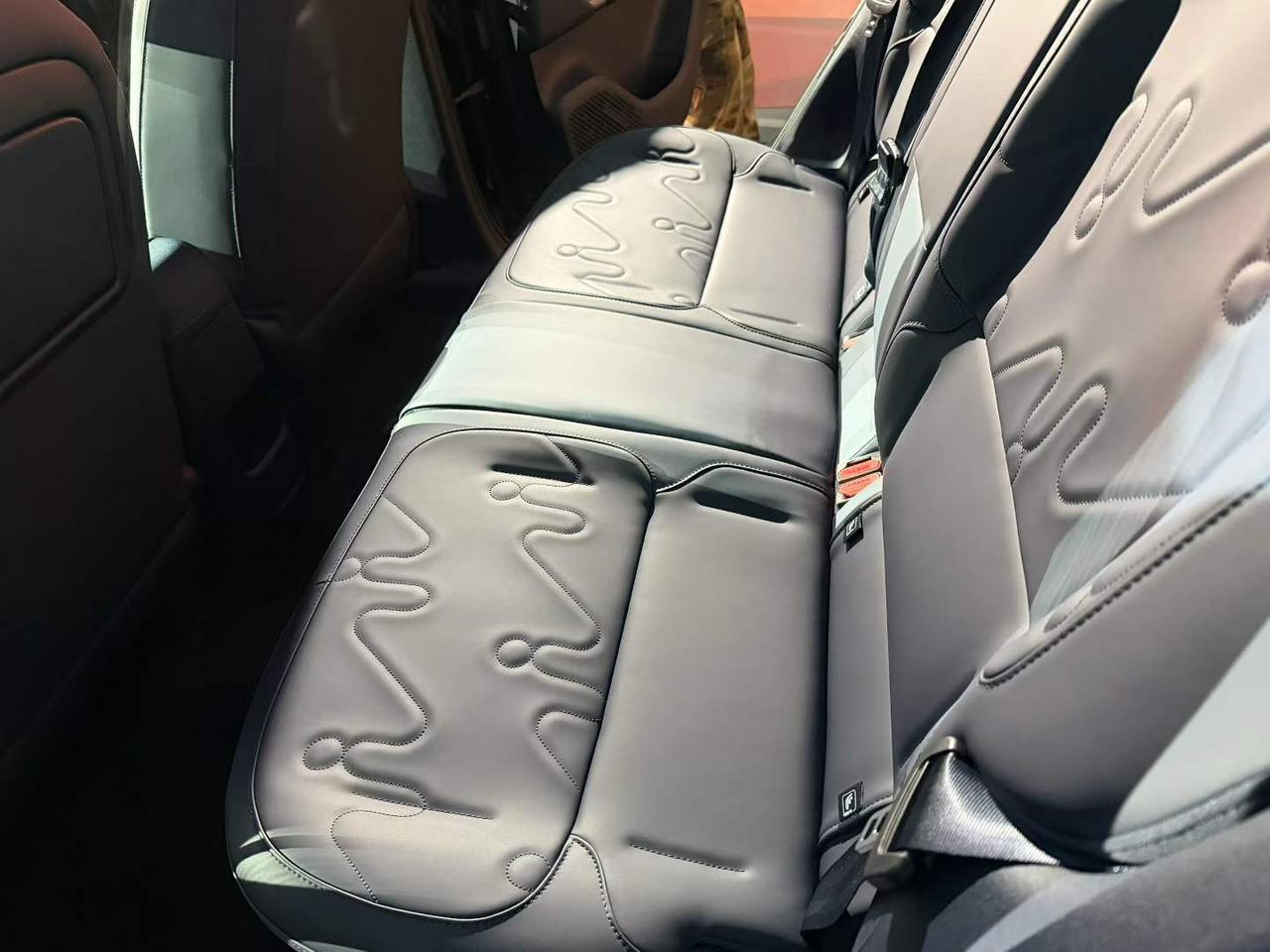 看完这款零跑A10，挺感慨的，所有造10万元级别小车的企业，我建议大家都看看零跑