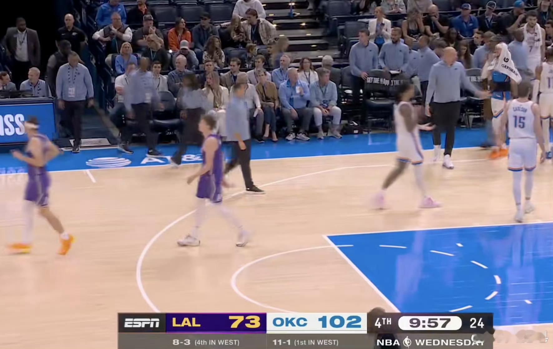 赛前有多激动，现在就有多无奈……感觉湖人这套阵容应该是挺能打的，但这次命中率都不