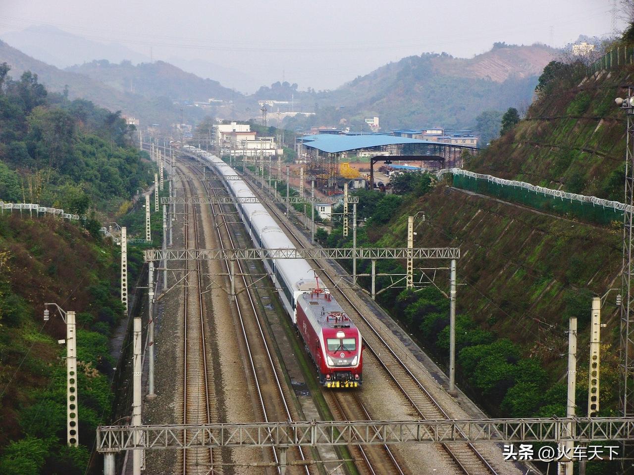 2014年1月，成都开往北京西的T58次列车通过遂渝线蔡家站（现在改名三溪口站）