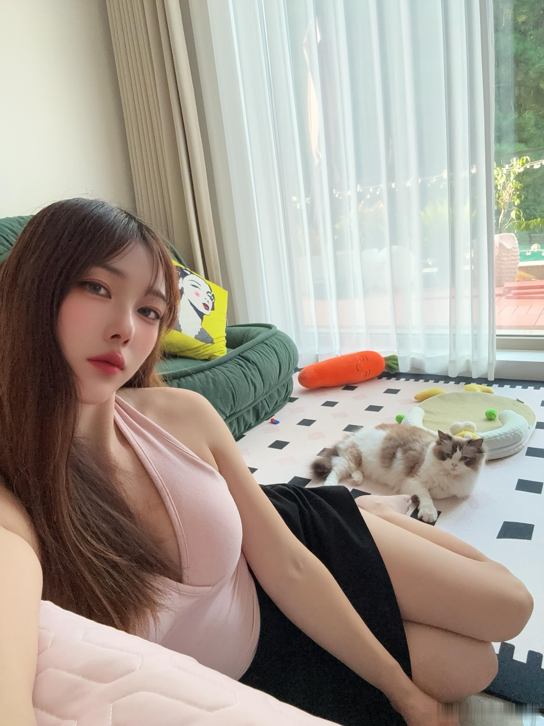 天气太热 在家撸猫～😺 